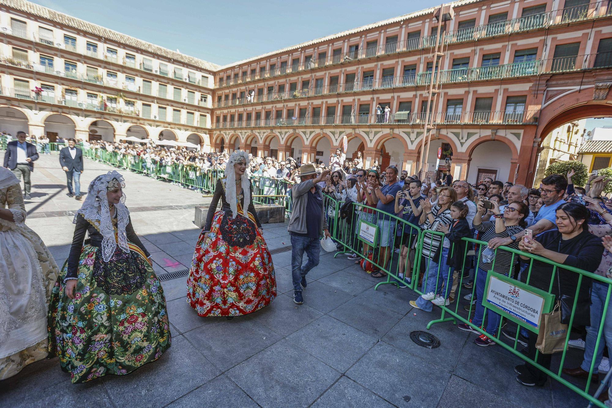 Segundo día de promoción de la fiesta alicantina en Córdoba