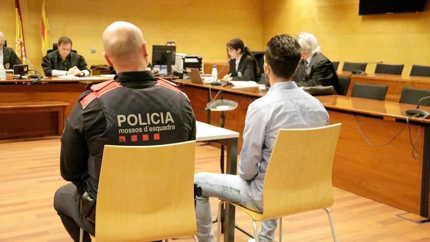 Condemnat a 7 anys de presó per robar un cotxe a punta de pistola a Empuriabrava i intentar matar el propietari