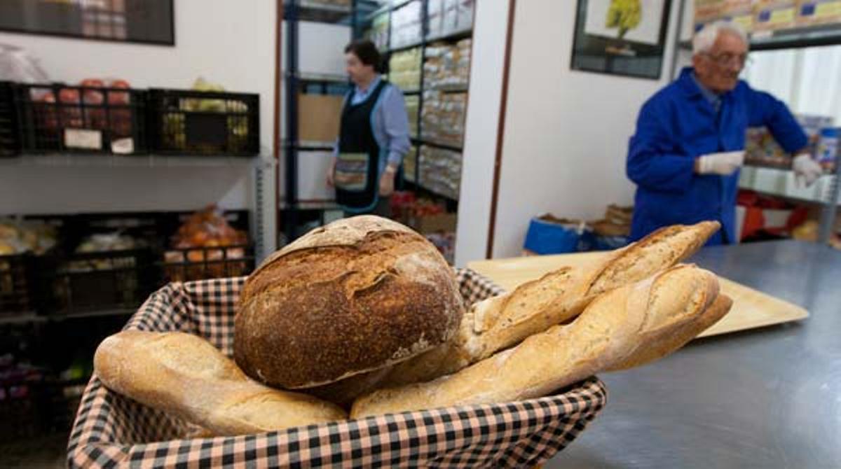De la mà dun paquet darròs, recorrem el trajecte dels aliments des del donant fins al beneficiari del Banc dels Aliments