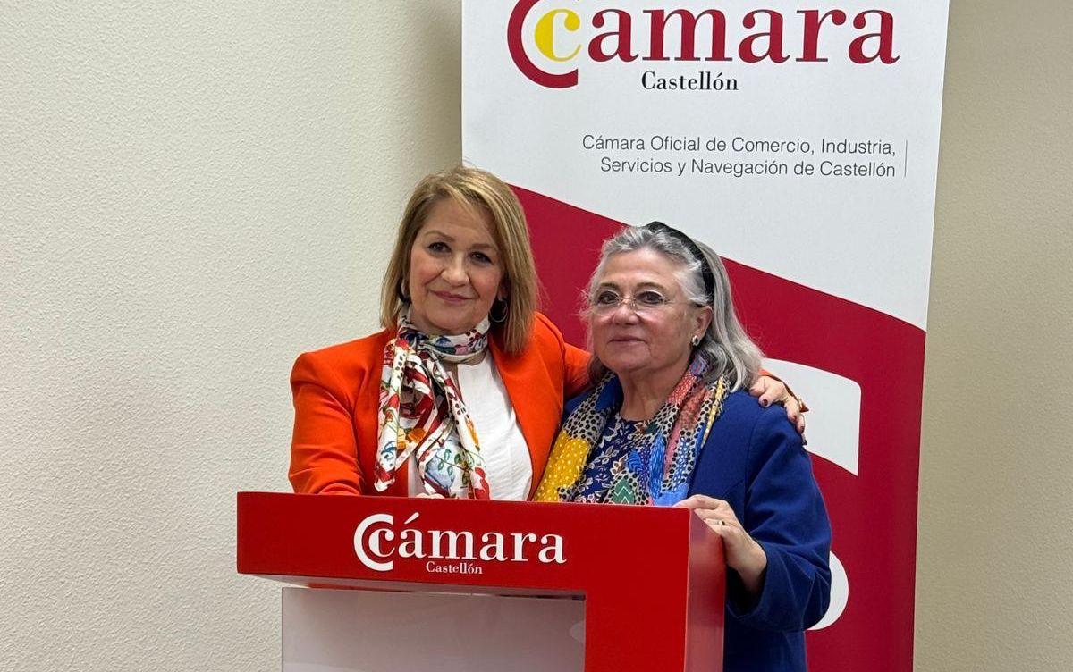 Inmaculada Rodríguez Piñero y la presidenta de la Cámara, María Dolores Guillamón.