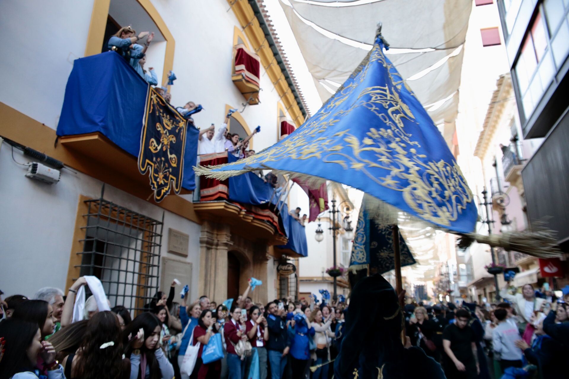 Las mejores fotos de la Recogida de banderas del Paso Blanco y el Azul en Lorca