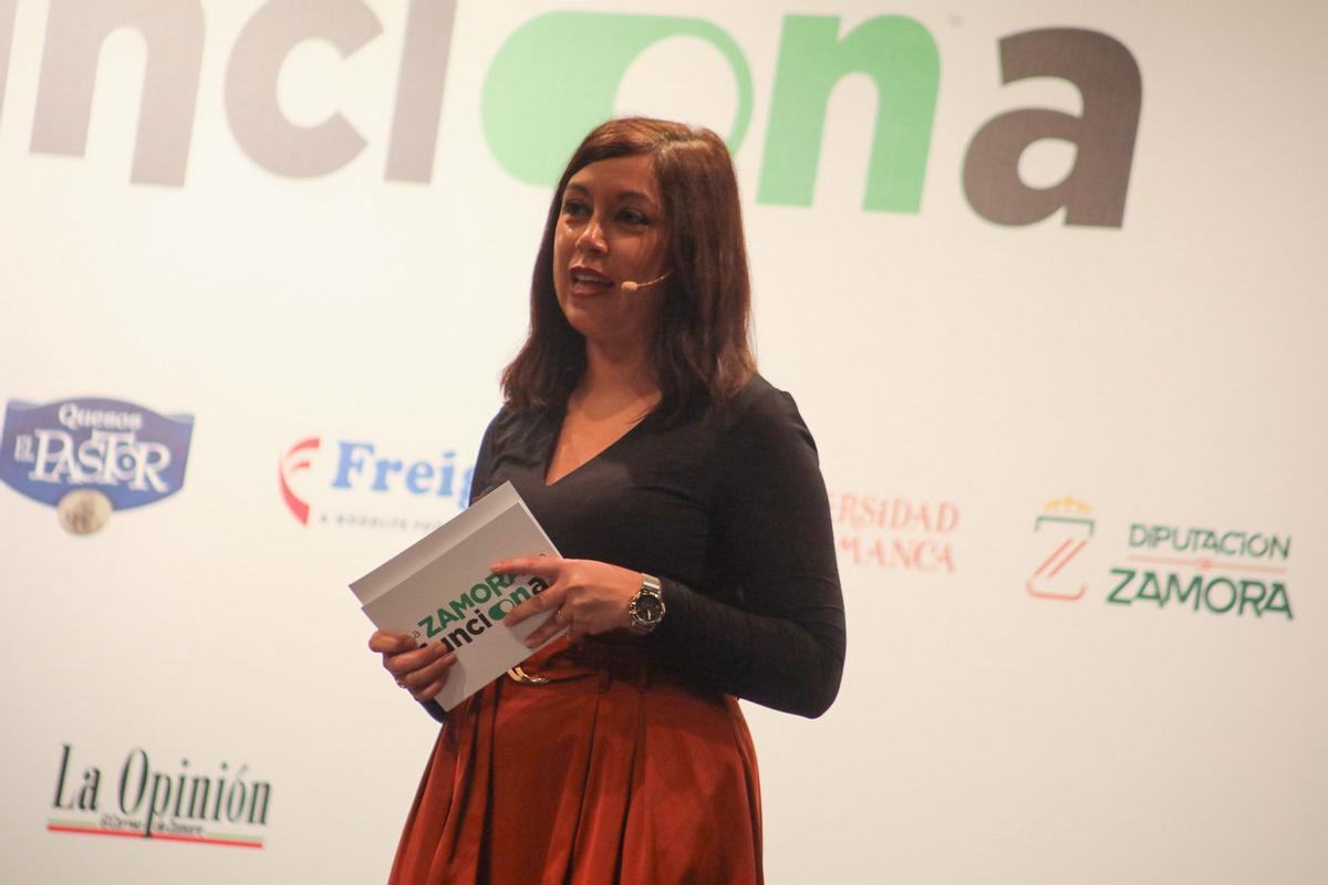 Verónica de Castro, periodista de LA OPINIÓN-EL CORREO DE ZAMORA, presentadora del evento.
