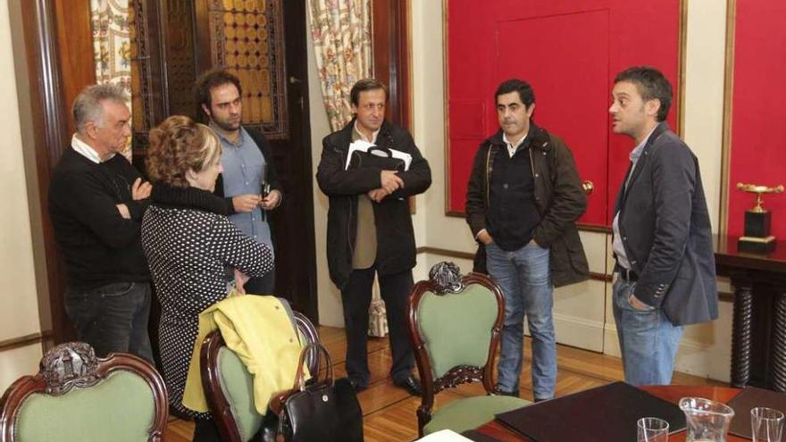 Imagen de la reunión de ayer celebrada en María Pita entre representantes de los municipios.