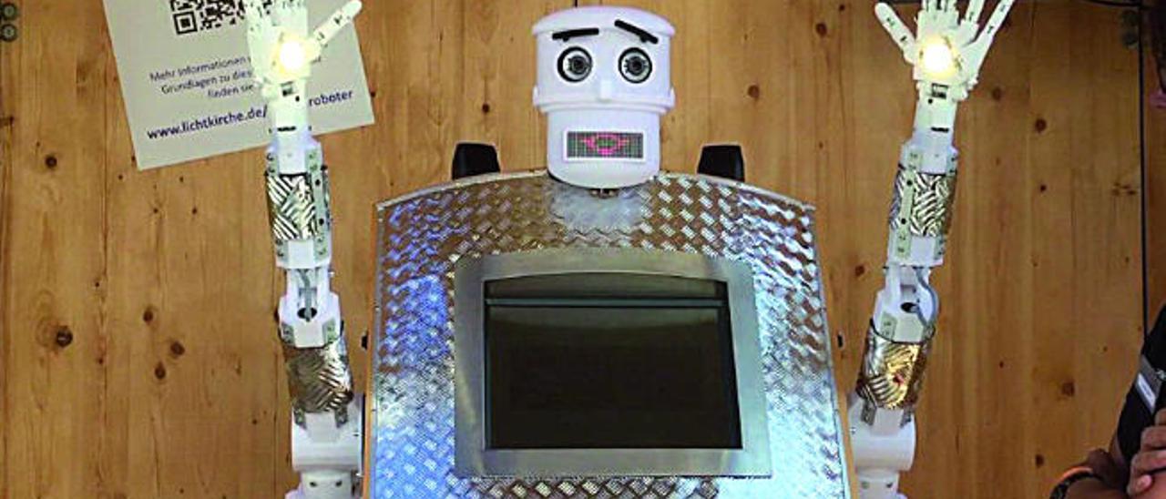 El robot sacerdote BlessU-2.