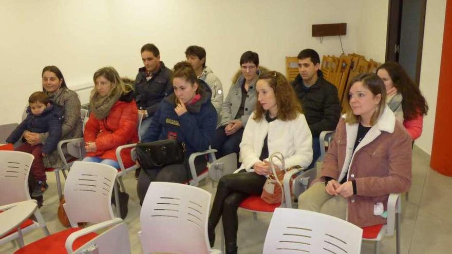 Los emprendedores de Tineo, en el acto de entrega de las ayudas.