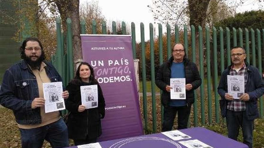 Podemos reparte su periódico en el rastro