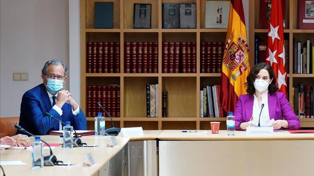 La Comunidad de Madrid cumplirá el metro y medio entre alumnos