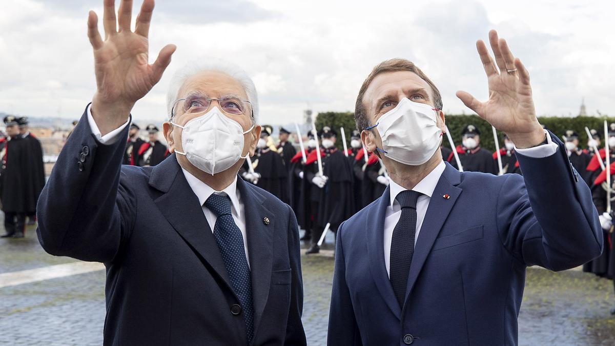 El presidente de Italia, Sergio Mattarella, junto a su homólogo de Francia, Emmanuel Macron.