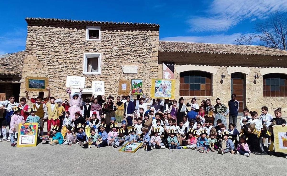 Miembros de la Fundación Goya y mucha música animaron la visita. | SERVICIO ESPECIAL