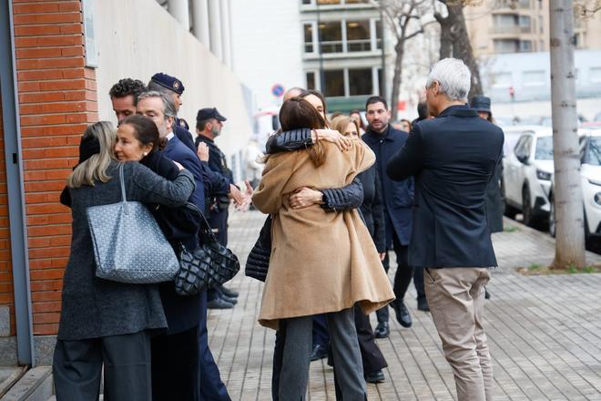 Despedida en València de las víctimas del naufragio de Indonesia: cientos de personas acuden al funeral