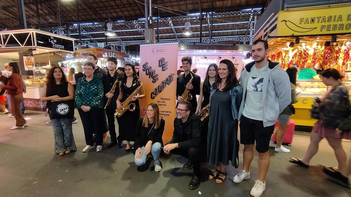 Los organizadores de la iniciativa Sons de Ciutat en su presentación en el mercado de la Boqueria de Barcelona.