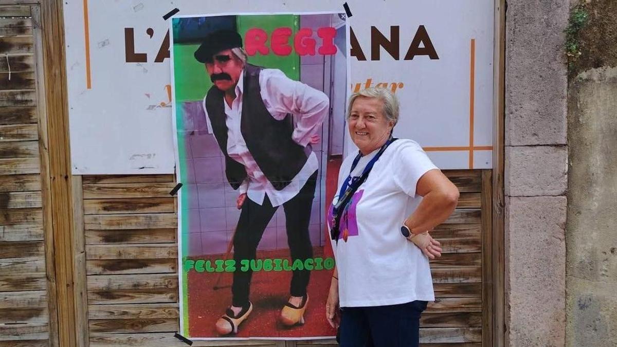 Sorpresa para una vecina de El Casal que se jubila: fiesta con charanga por las calles de Grado