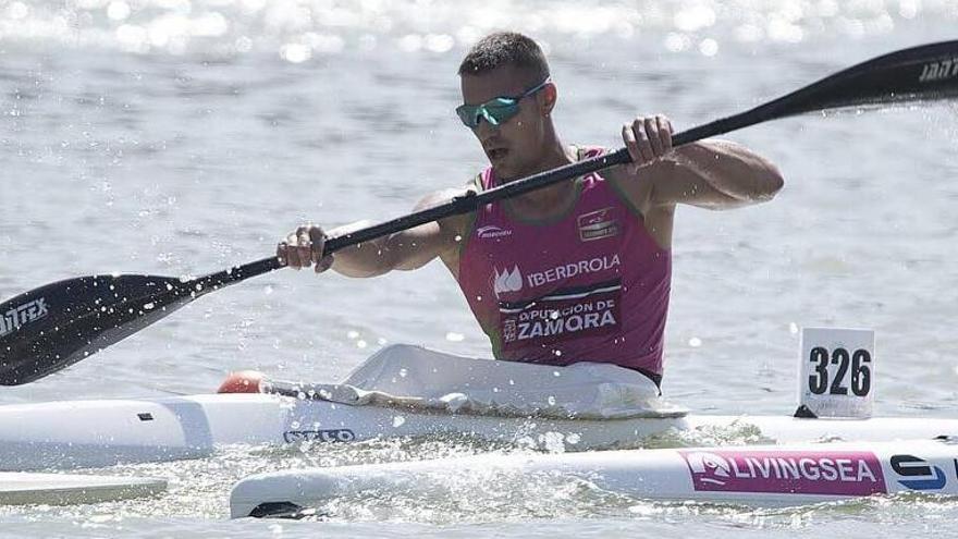 Javier López, con la equipación de la ADZ Iberdrola