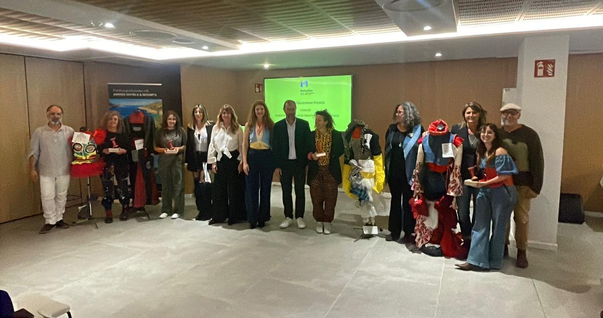 Foto de famiia de los premiados.