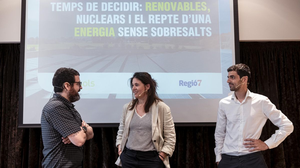 La taula de debat sobre el futur energètic va aplegar tres experts de nivell al Kursaal. D’esquerra a dreta, Marc Cerdà, Anna Camp i Miquel Bosch