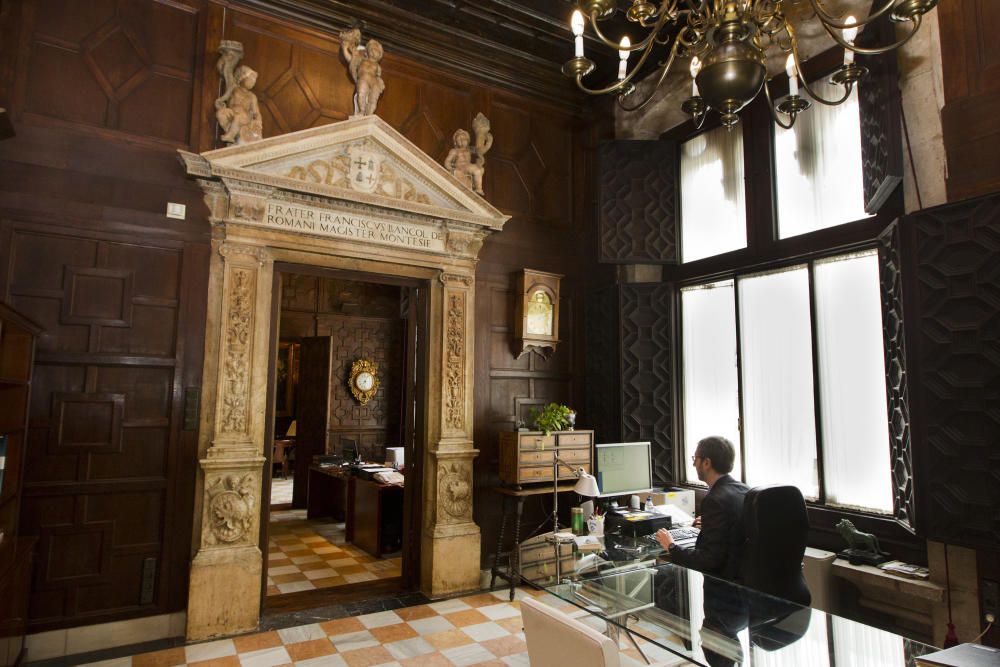 La puerta del Castillo de Montesa, en la sala de Calixte III, en el Palau de la Generalitat.