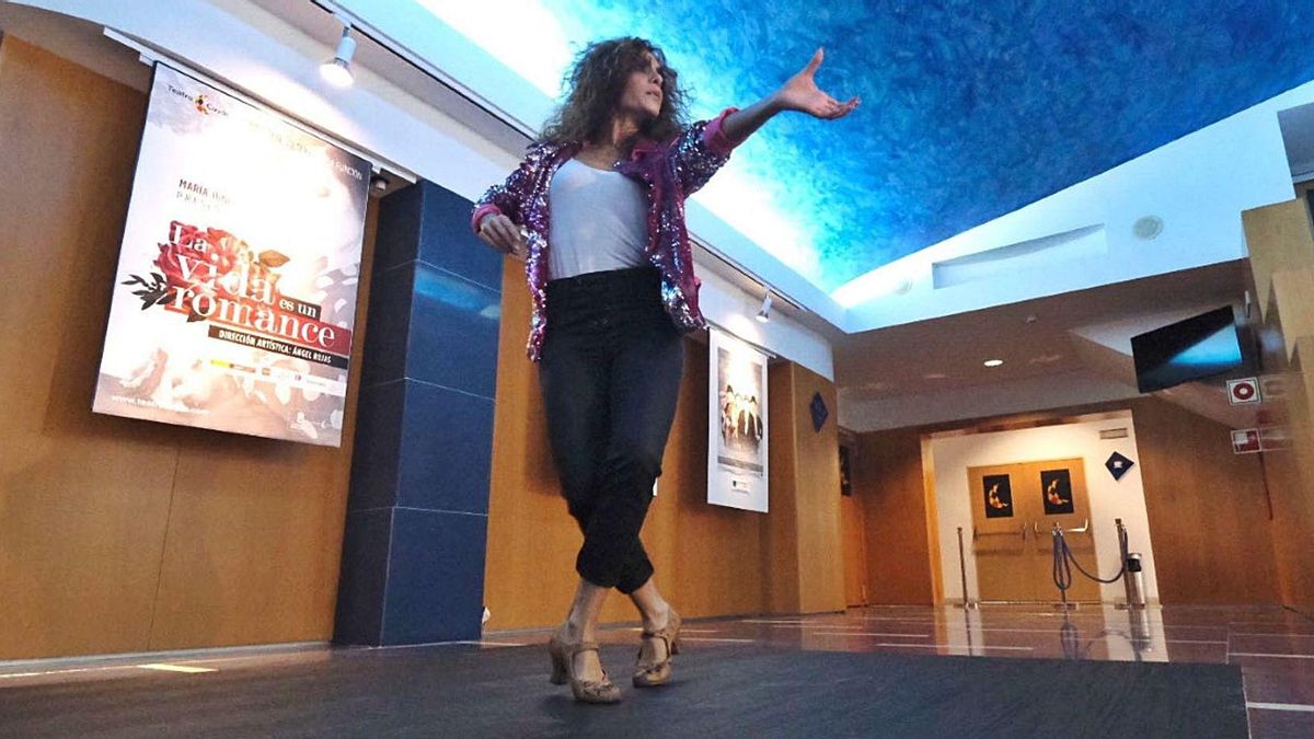 María Juncal danced at the Cuyás Theater. | | LP / DLP María Juncal danced at the Cuyás Theater. | | LP / DLP