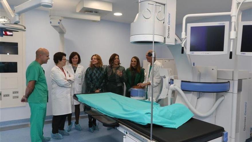 La consejera de Salud inaugura un nuevo quirófano con litotricia
