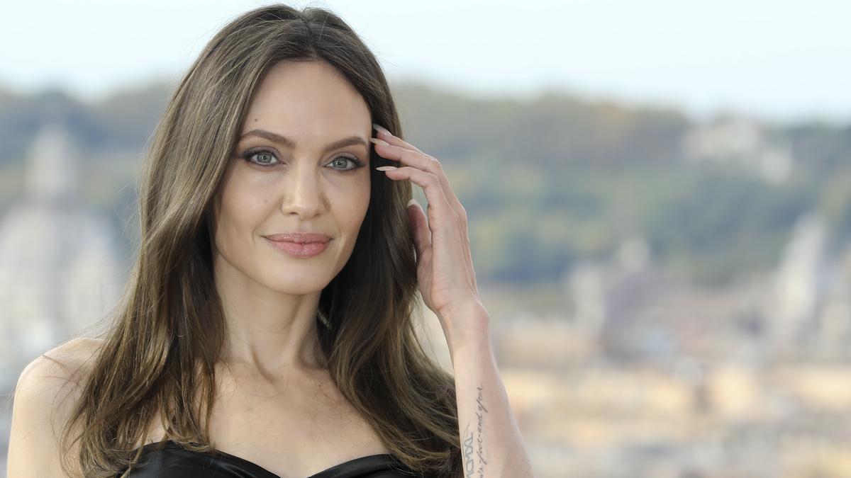 Angelina Jolie cuenta cómo sus hijos le salvaron de «un camino más oscuro» tras su divorcio de Brad Pitt