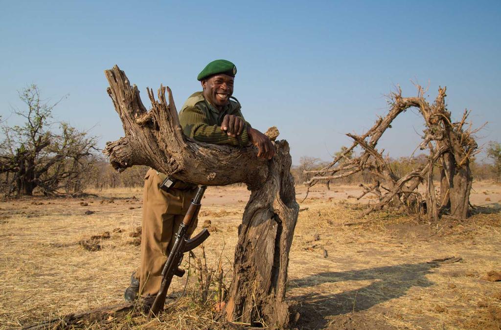 Uno de los guardas del Parque Nacional de Hwange