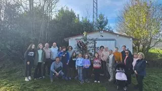 La Asociación de Vecinos de Güexes pone su primer belén en la Iglesia de Nevares