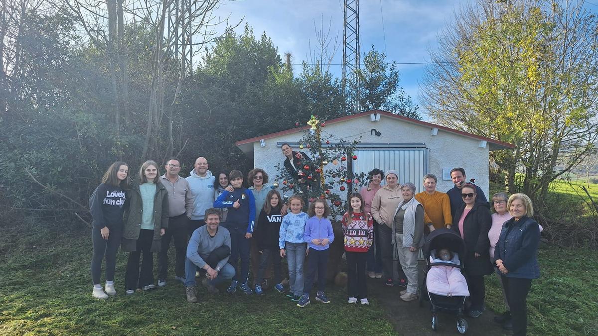 El vecindario de Güexes instala de un belén en la iglesia de Nevares