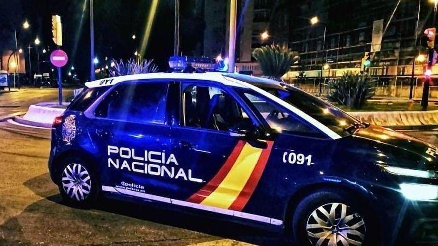 Imagen e archivo de un coche patrulla de la Policía Nacional.