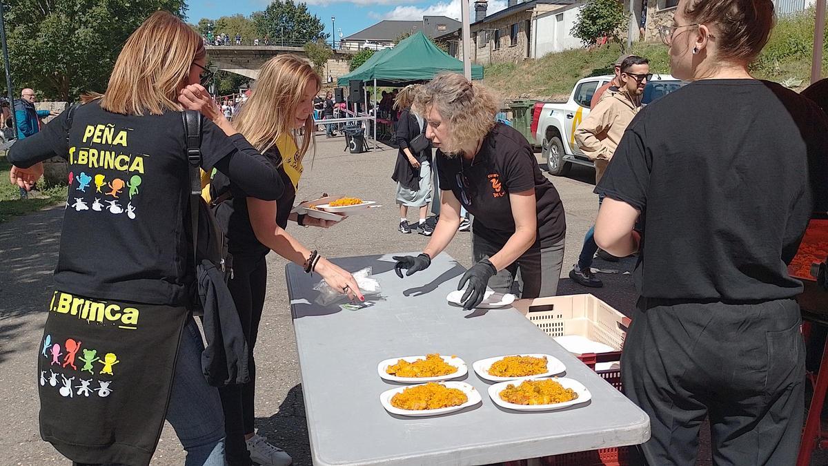 GALERÍA | Desfile de gigantes en Puebla de Sanabria GALERÍA | Desfile de gigantes en Puebla de Sanabria