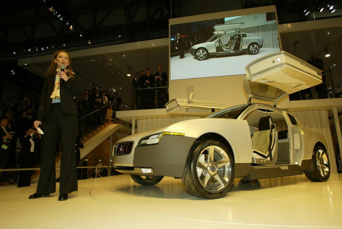 Volvo lanzó el YCC en el Salón de GInebra, en 2004.