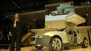 Volvo lanzó el YCC en el Salón de GInebra, en 2004.