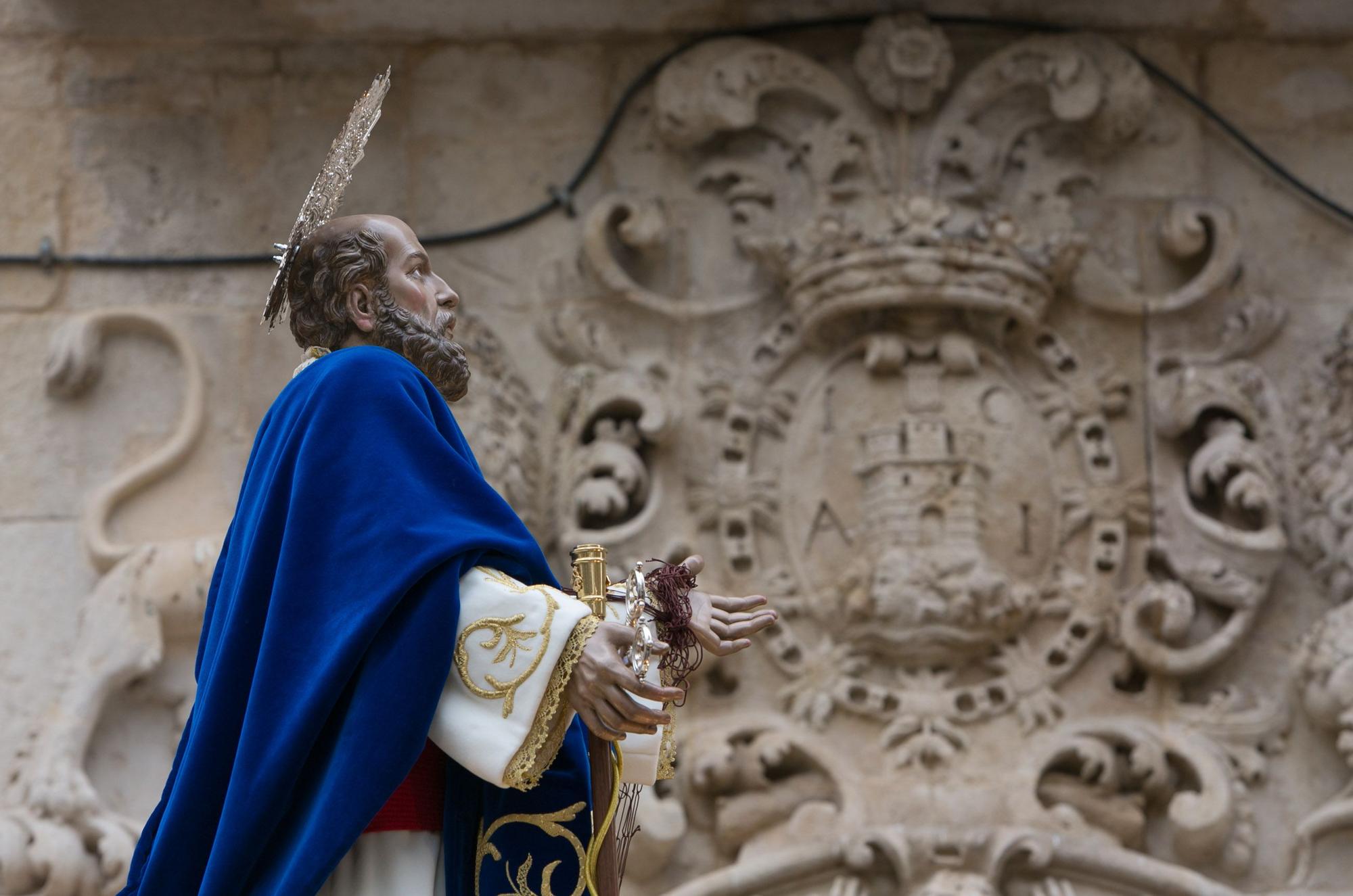 San Pedro Apóstol en procesión por el centro de Alicante