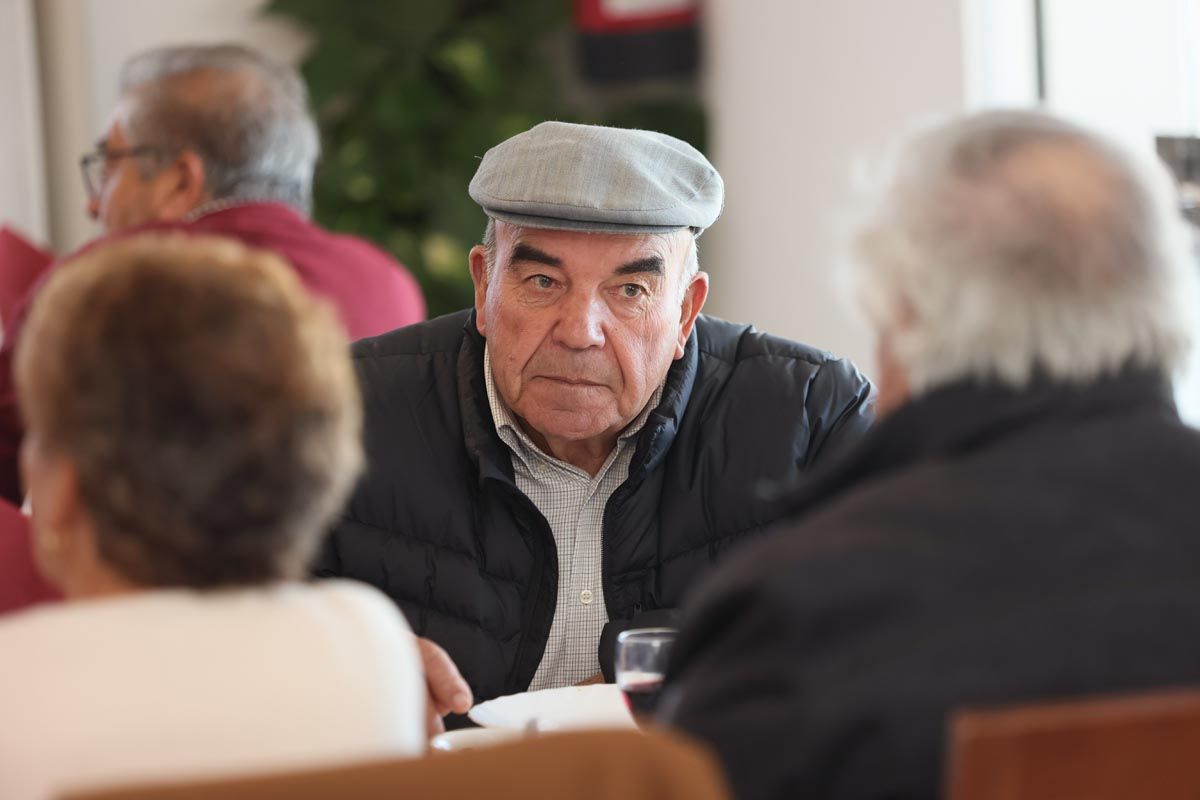 Todas las imágenes de la comida de mayores de Corona