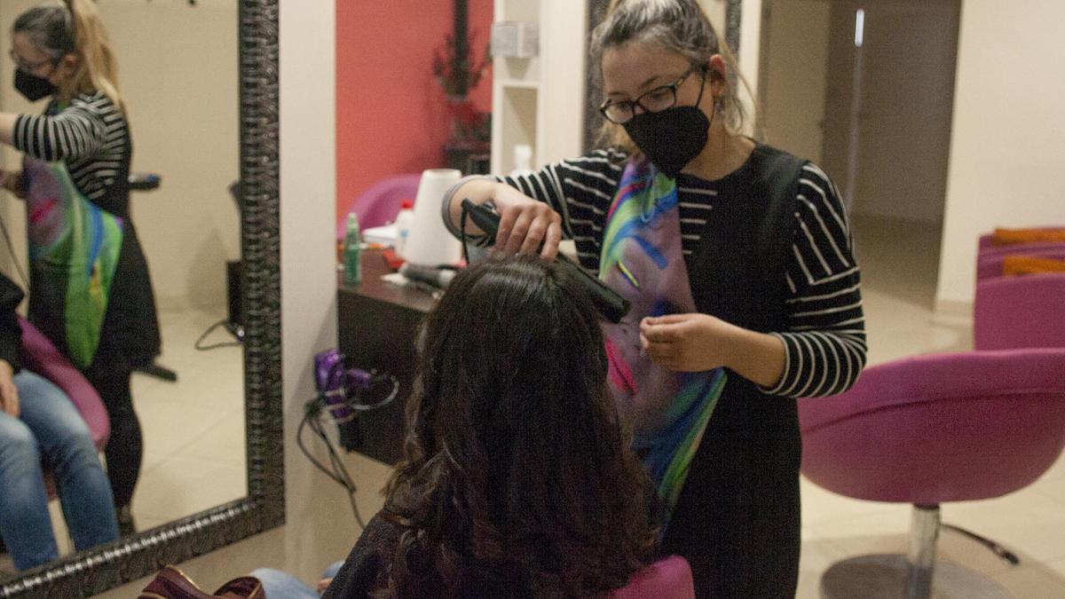 Una peluquera.