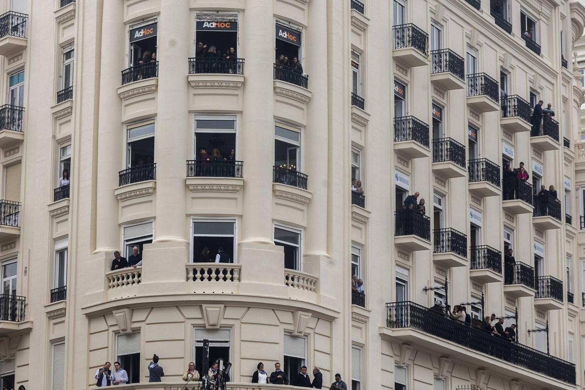 Balcones falleros en la plaza del Ayuntamiento