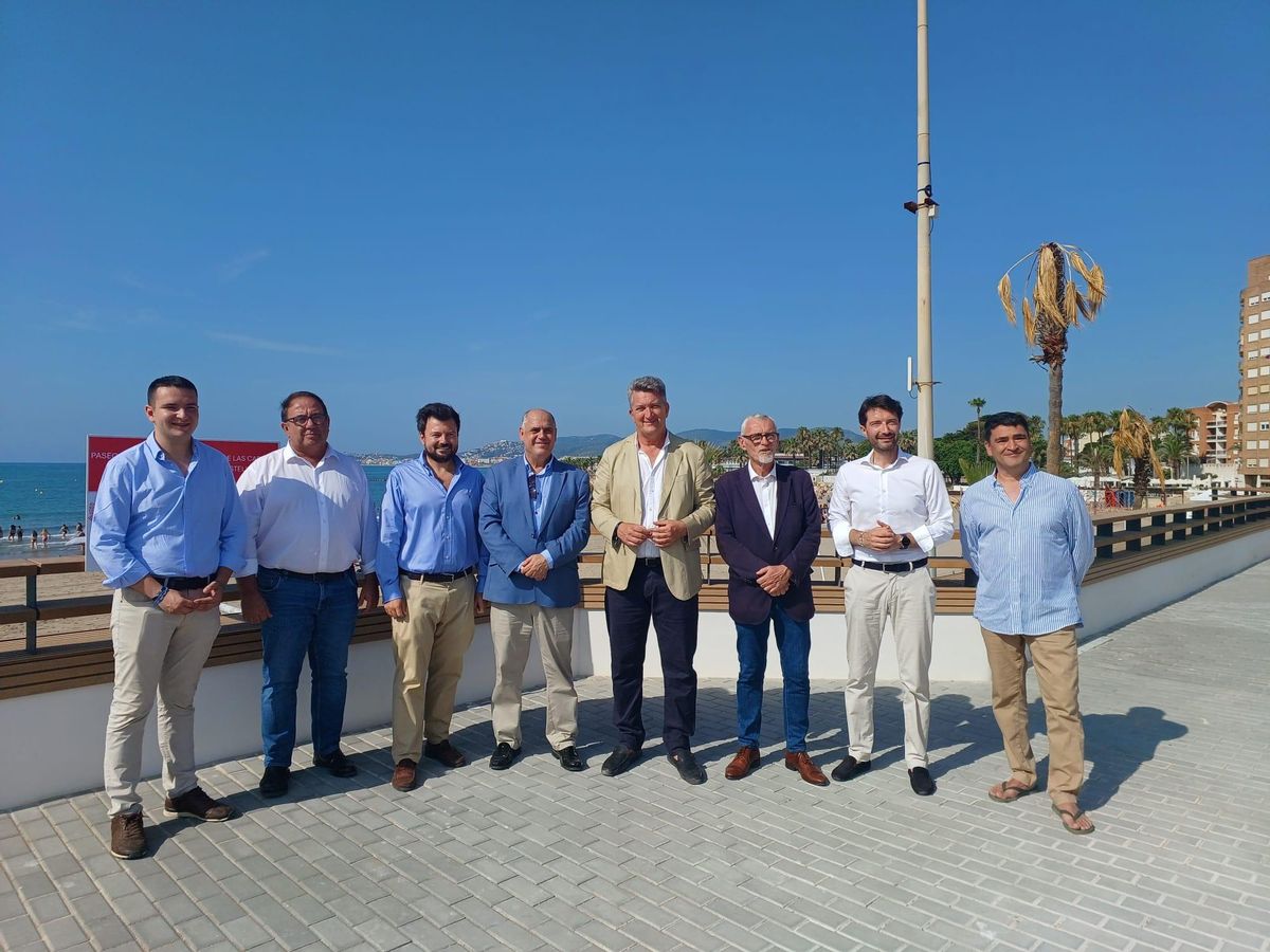 Foto de familia de la visita.