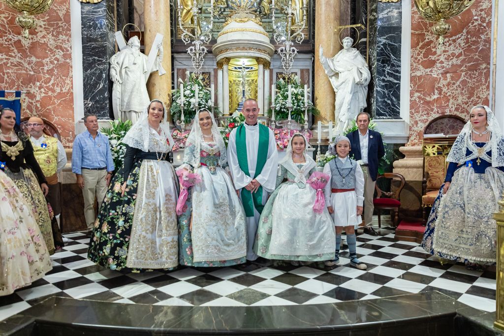 Una Ofrenda en pleno Septiembre con las Fallas del Marítimo