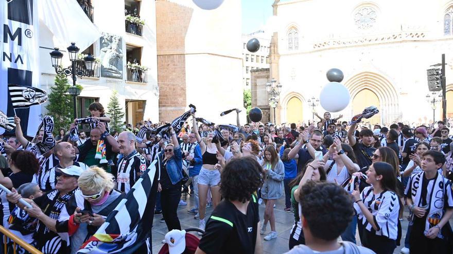 Vídeo: Empieza la fiesta del CD Castellón en la plaza Mayor