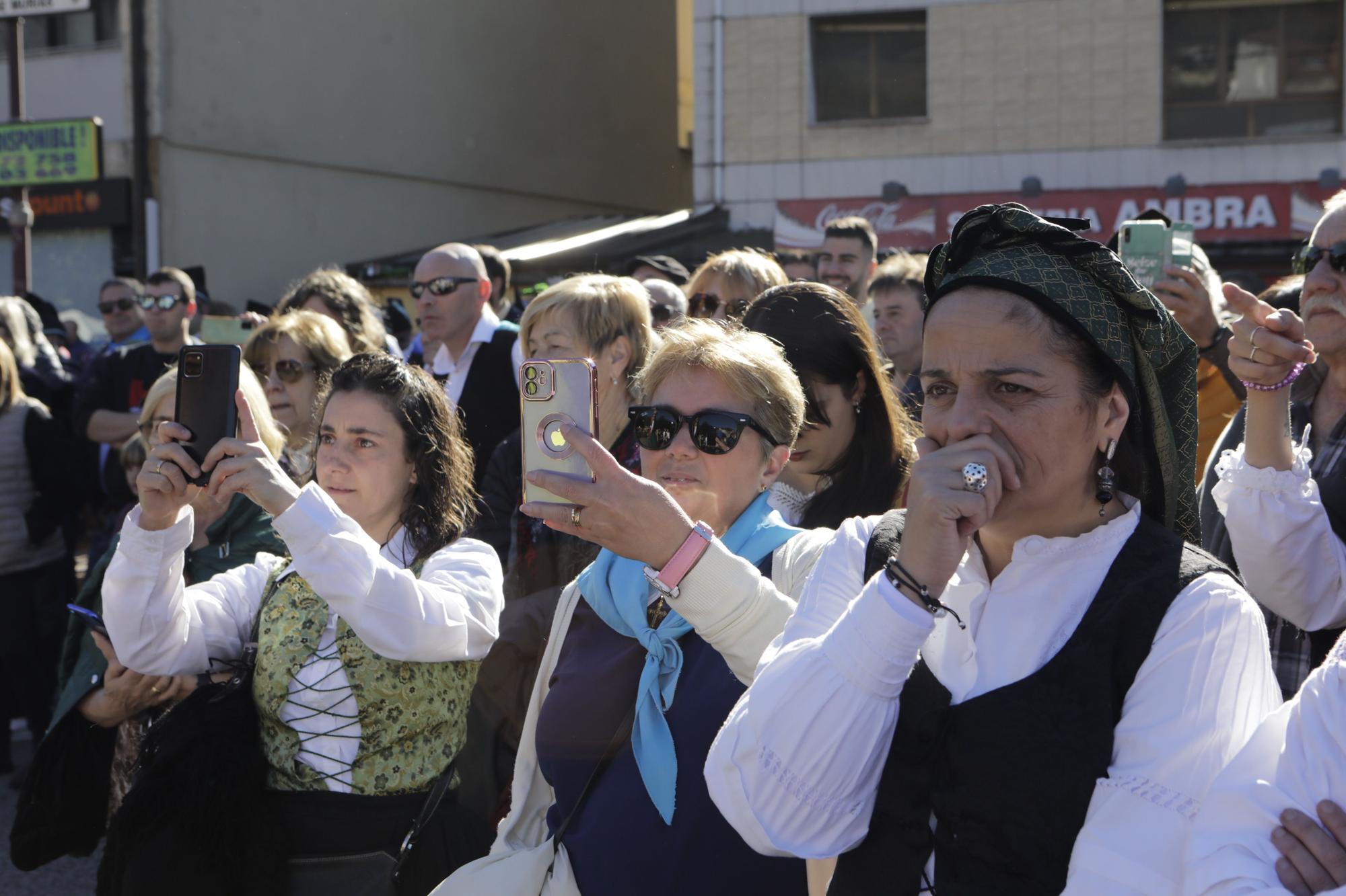 EN IMÁGENES: La localidad allerana de Moreda celebra San Martín, la fiesta de los Humanitarios