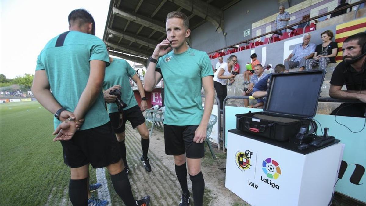 El VAR solo se implementará en la Primera División en España