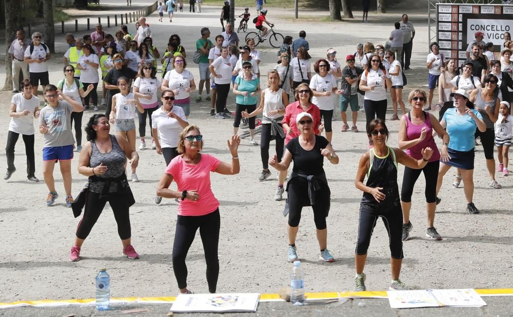 Anadaina solidaria contra el cáncer en Cangas