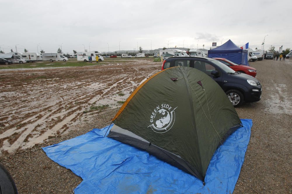 Zonas del camping de Cheste embarradas por las lluvias