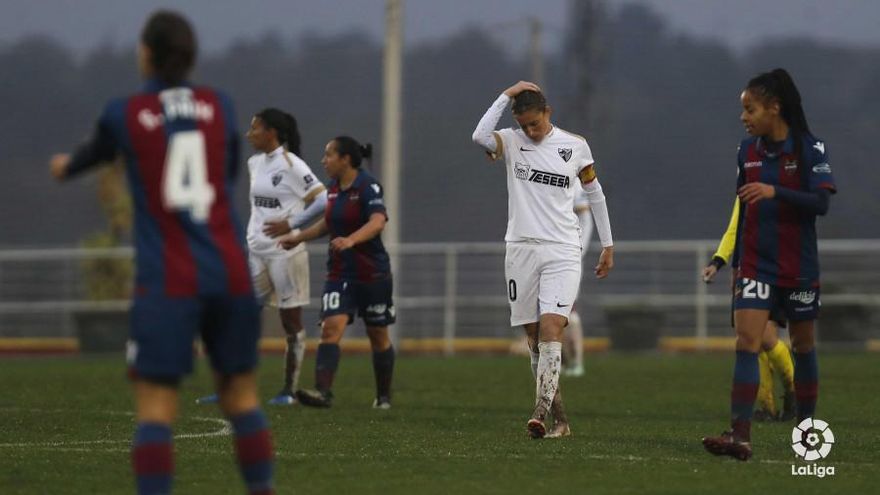 Adriana, capitana del Málaga CF Femenino, durante el partido ante el Levante