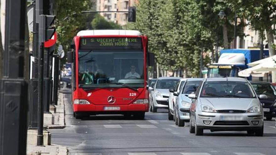 Alcoy propone bonos de 30 y 40 euros al año con viajes ilimitados para el autobús