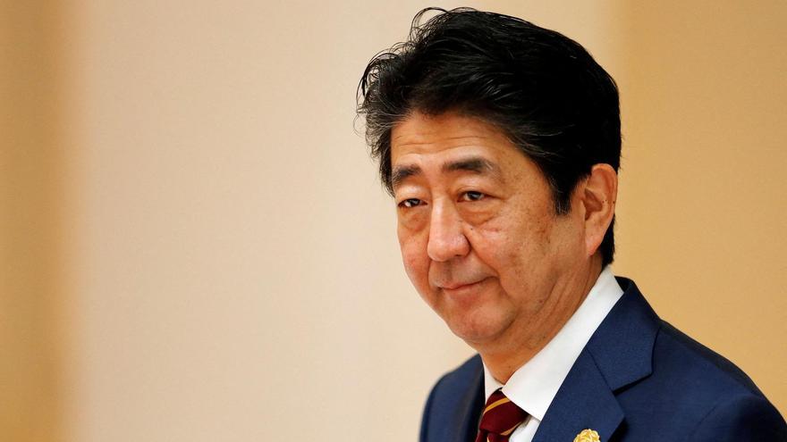 El ex primer ministro japonés, Shinzo Abe, en una reunión