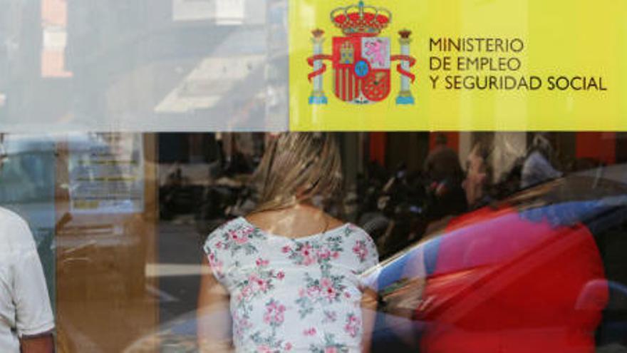 Alicante lidera el descenso del desempleo en la Comunidad, con 3.524 parados menos