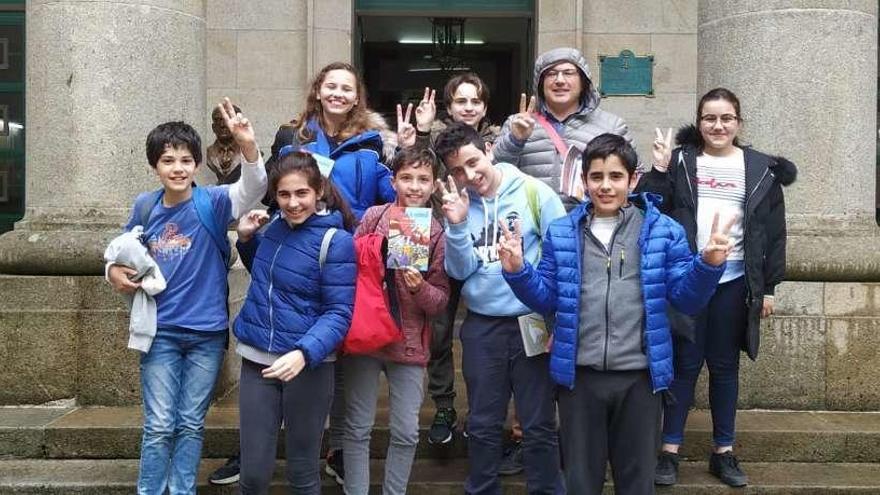 Los alumnos del colegio Abrente campeones del Rally Matemático sen Fronteiras en Santiago. // Faro