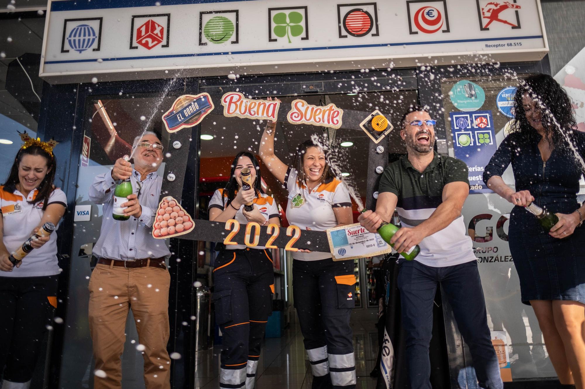 Celebración del Gordo en la gasolinera de Granadilla