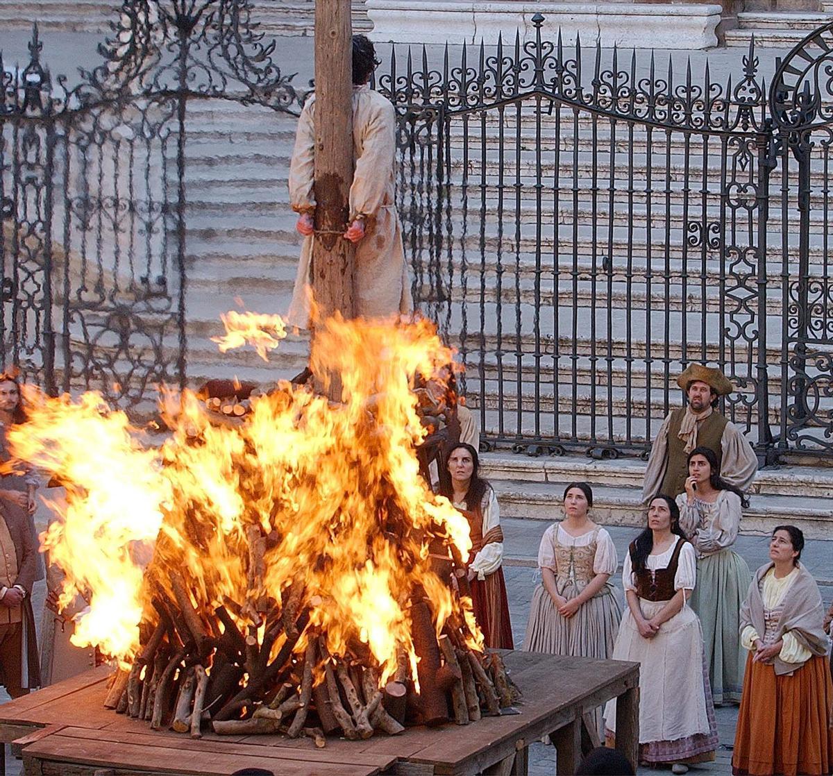 Una escena de 'El puente de San Luis Rey' grabada en la plaza del Obispo.