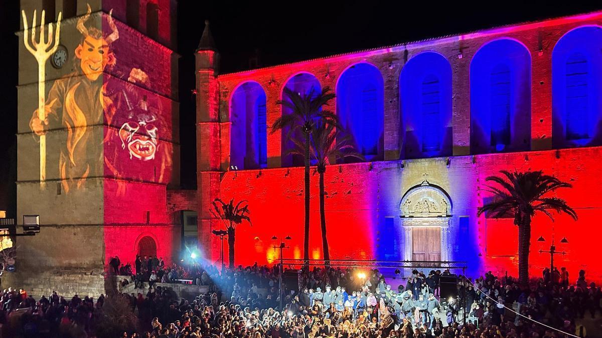 FOTOS | La 'revetla' de Sant Antoni en Muro, en imágenes