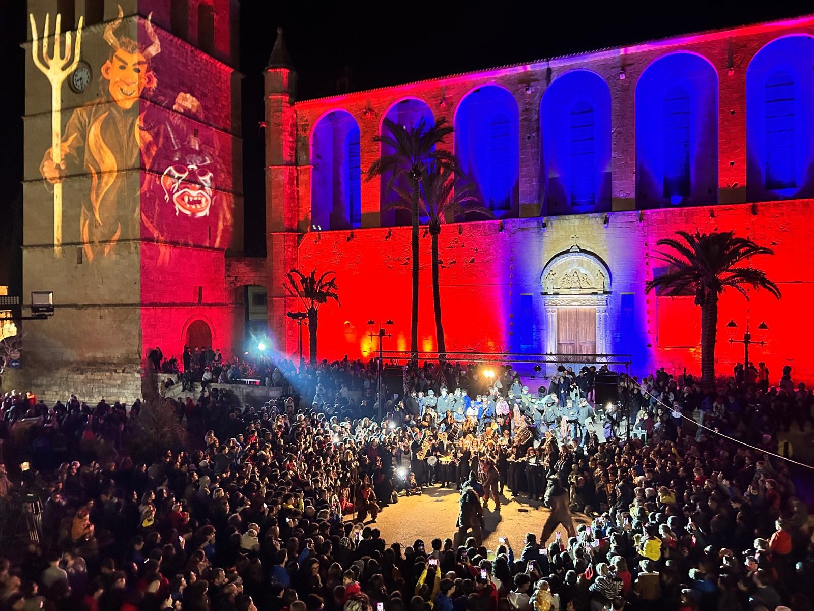 FOTOS | La 'revetla' de Sant Antoni en Muro, en imágenes